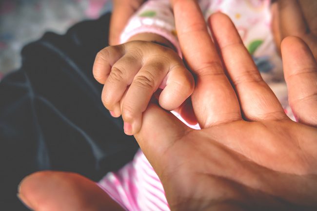 Día Mundial de la Adopción: programas y ayudas en Extremadura